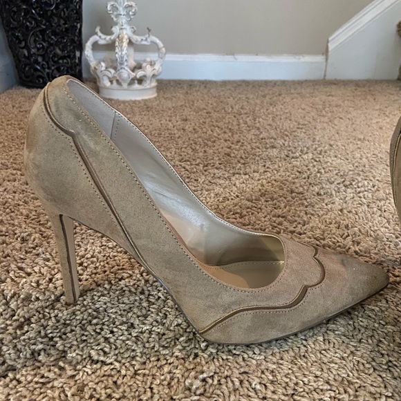 JustFab Shoes - Tan suede oxford high heeled work pumps size 9